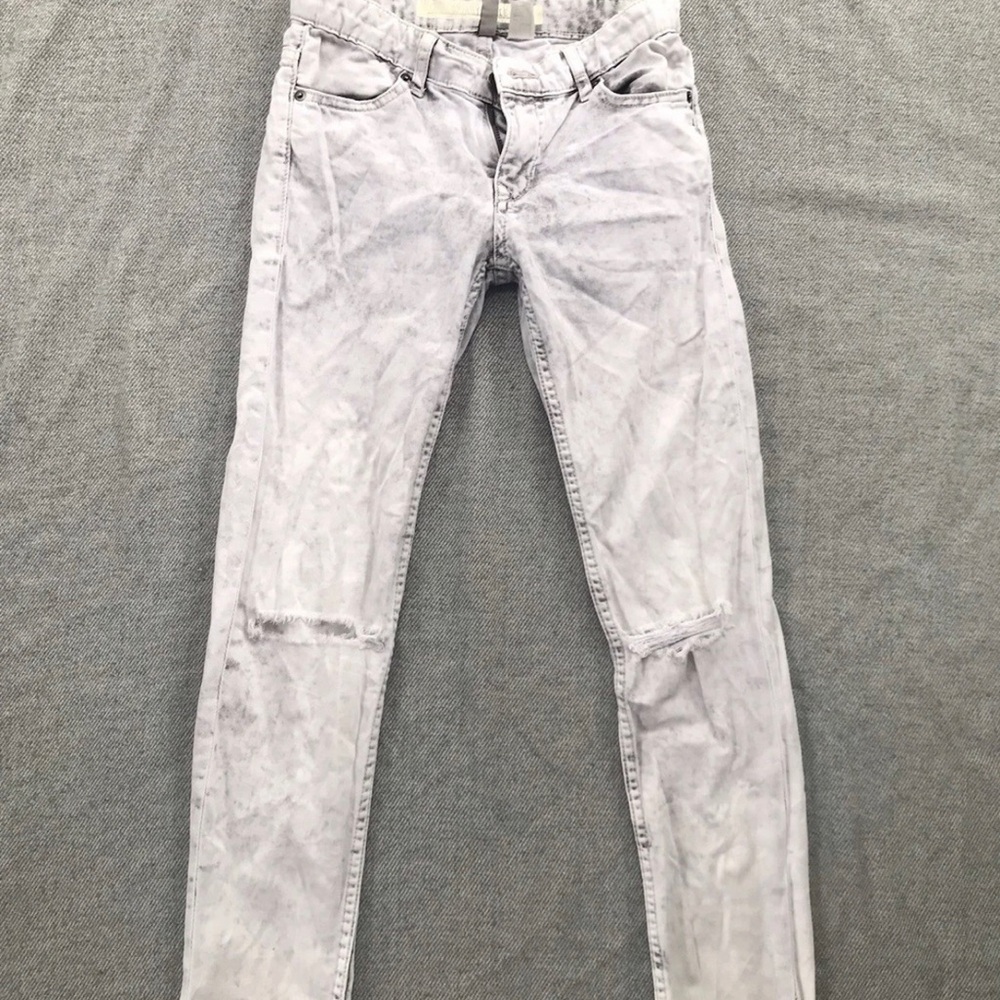 Women’s H&M Distressed Jeans Size 2 Ripped White-Gray Divided 32 Raw Edge Hem